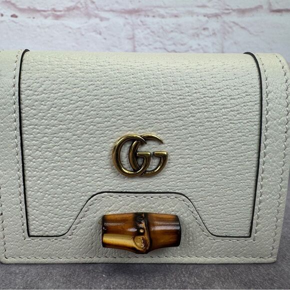 Gucci Diana Bamboo Compact Wallet - Picture 2 of 11